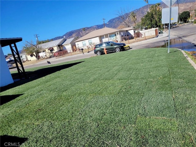 view of yard with a mountain view