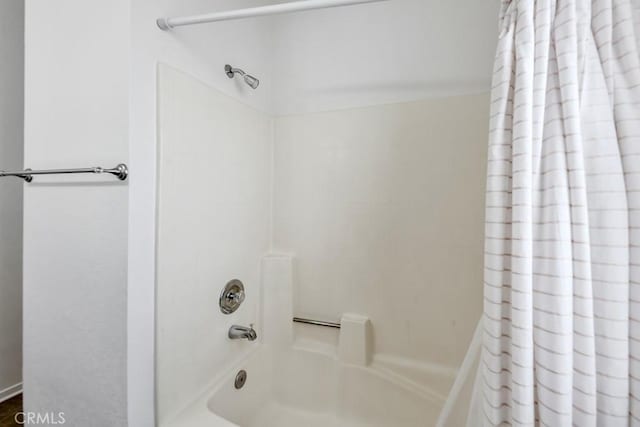 bathroom with shower / bath combo