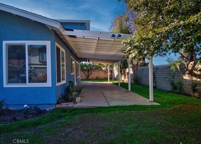 view of yard featuring a patio