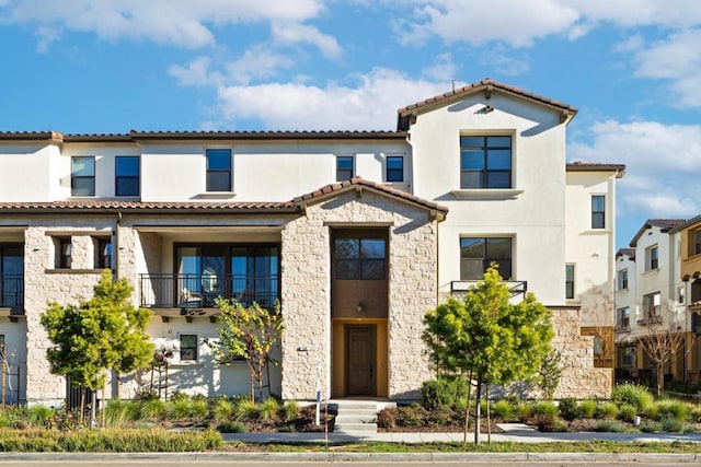 view of mediterranean / spanish-style home