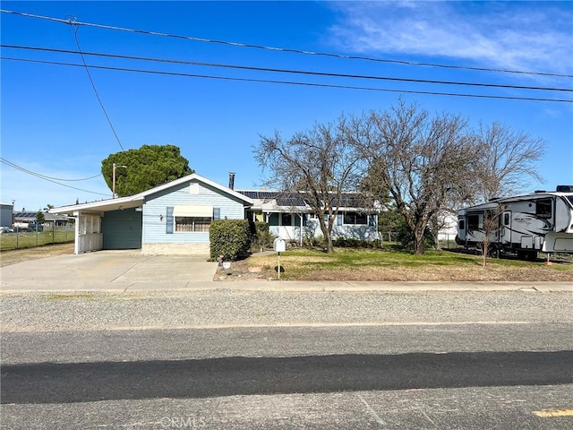 view of front facade featuring a carport and a front yard