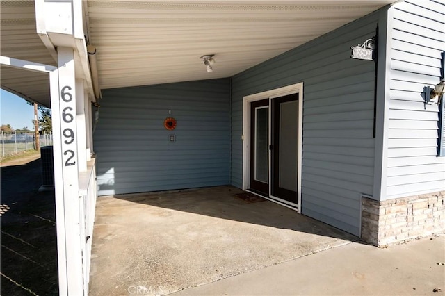 property entrance featuring a carport