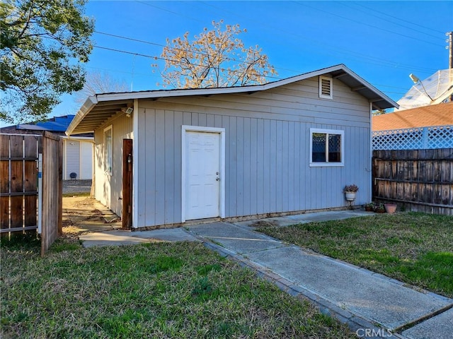 view of outbuilding with a lawn