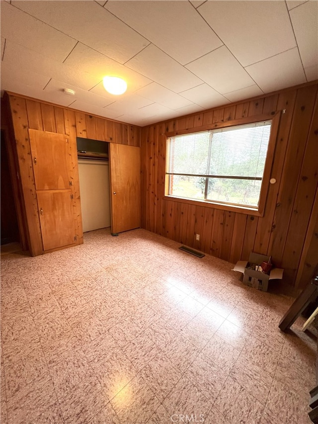 unfurnished bedroom featuring a closet