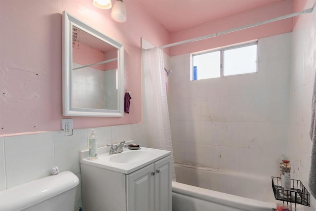 full bathroom featuring vanity, toilet, and shower / bath combo with shower curtain