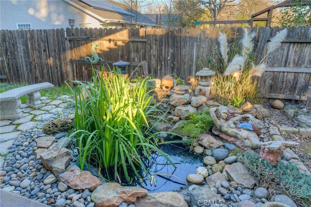 view of yard featuring a garden pond