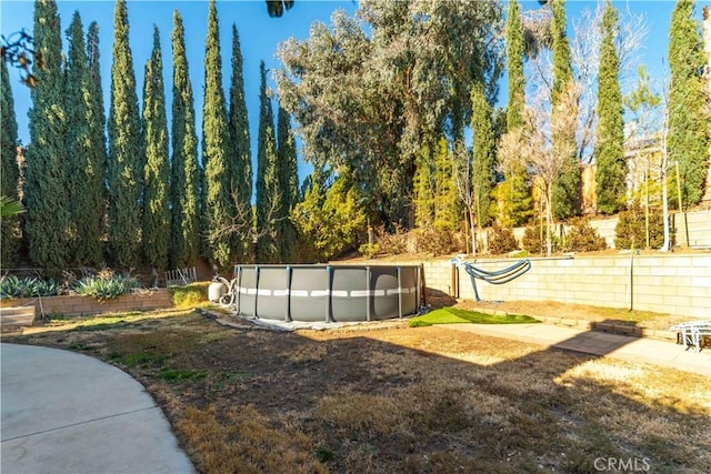 view of yard featuring a fenced in pool