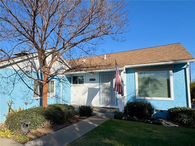 view of front of home with a front yard