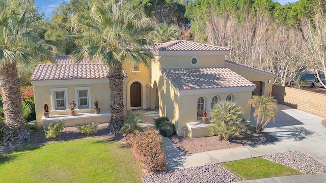 view of mediterranean / spanish-style home