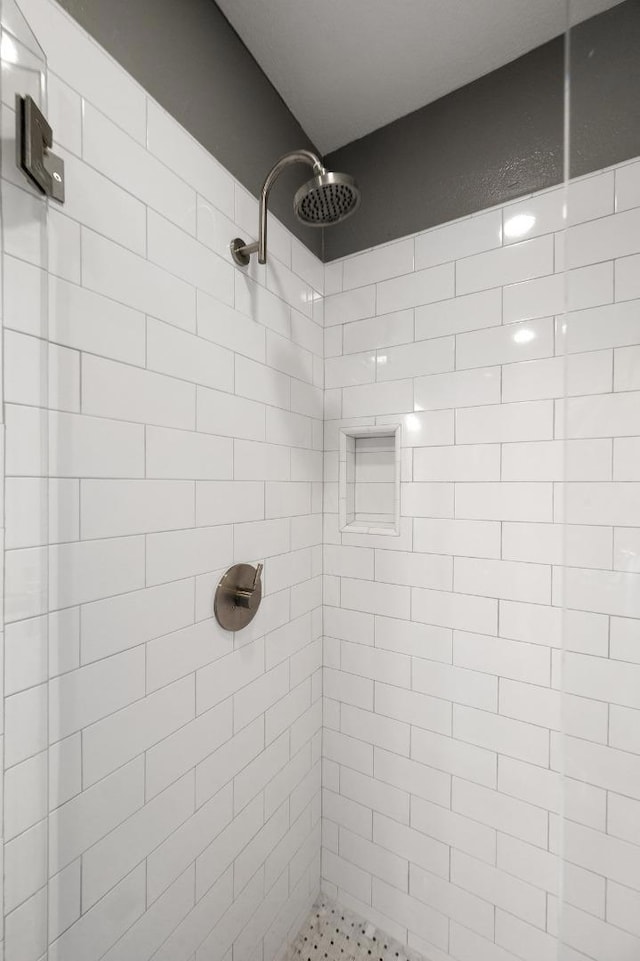 bathroom featuring a tile shower