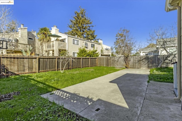 view of yard with a patio area