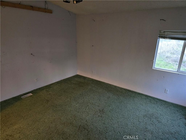 unfurnished room featuring carpet