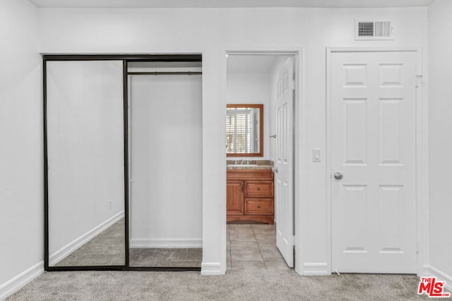 closet with sink