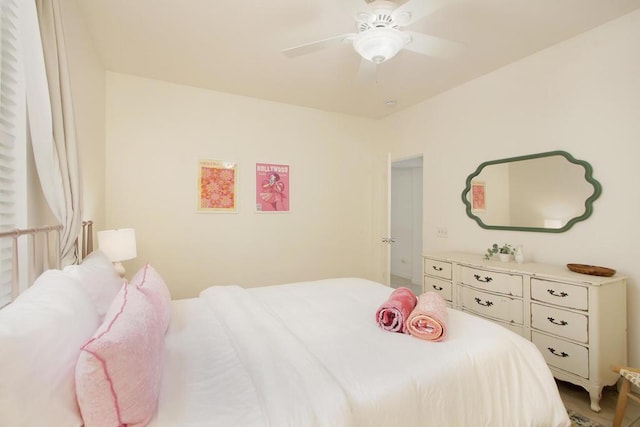 bedroom with ceiling fan