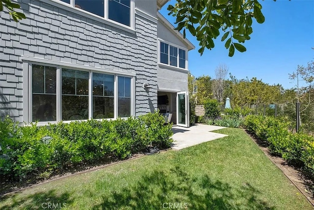 view of yard with a patio area