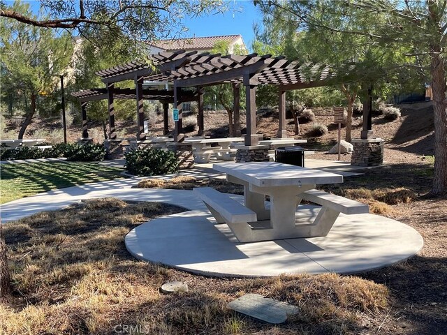 24445 Paxton Ln, Lake Elsinore, CA 92532 - surrounding community with a pergola