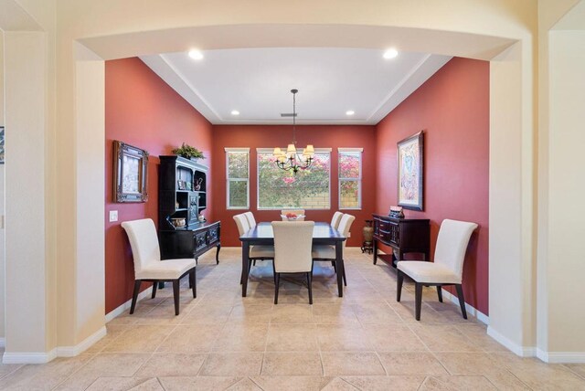 dining space with a notable chandelier