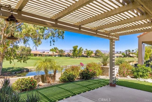 view of yard with a pergola