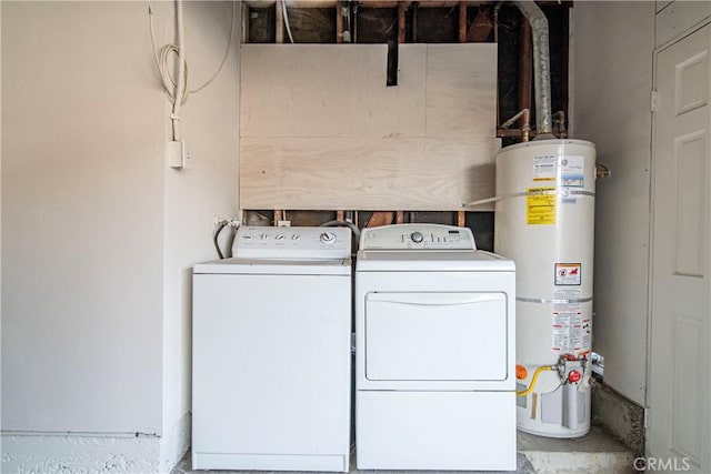 laundry room featuring strapped water heater and independent washer and dryer