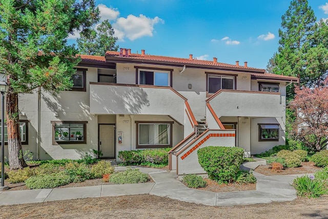 multi unit property with a balcony