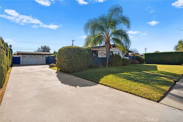 view of front facade with a garage and a front yard