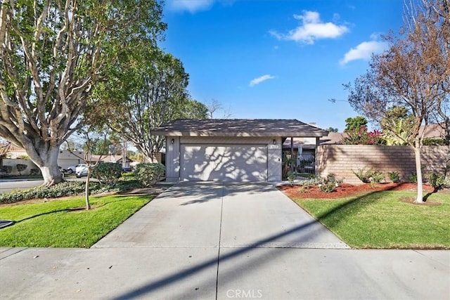 view of front of home featuring a front lawn