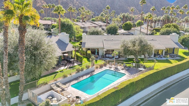 birds eye view of property featuring a mountain view