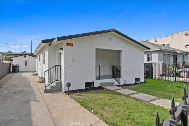 view of front of house with a front yard