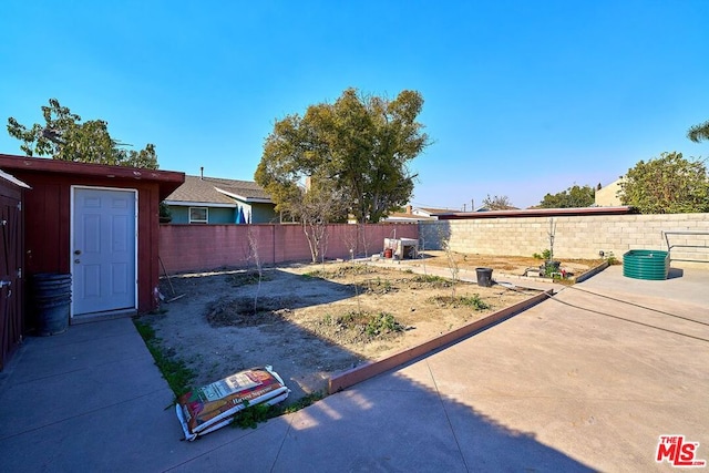 view of yard with a patio