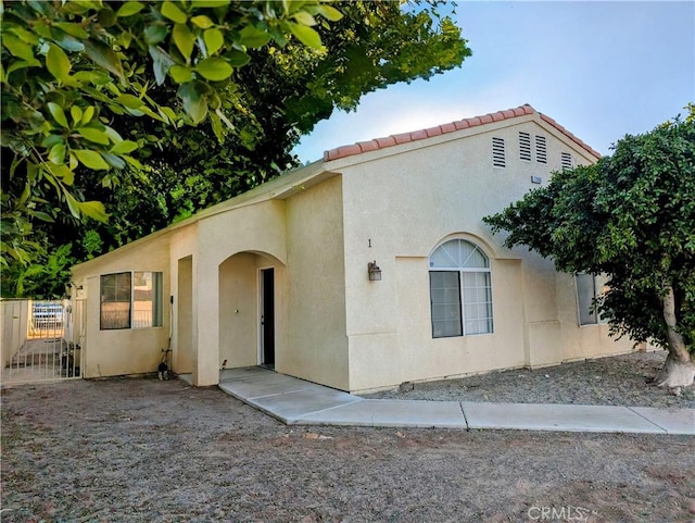 view of mediterranean / spanish-style house