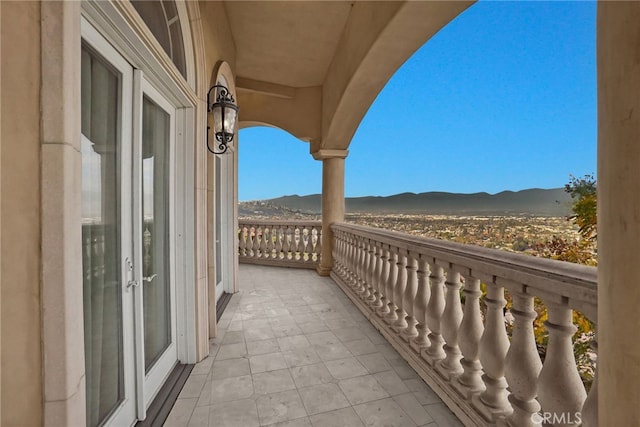 balcony featuring a mountain view