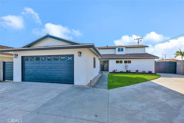 view of front facade featuring a front yard and a garage