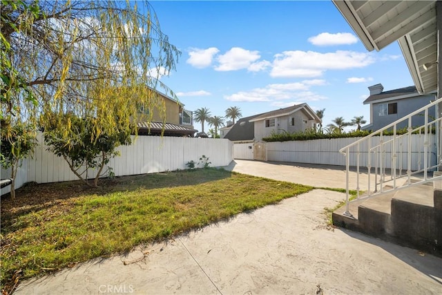 view of yard featuring a patio area