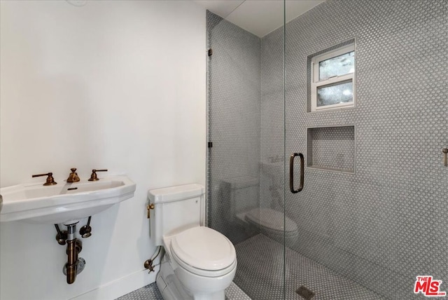 bathroom featuring toilet and an enclosed shower