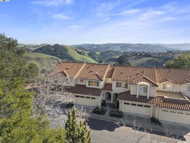 drone / aerial view featuring a mountain view