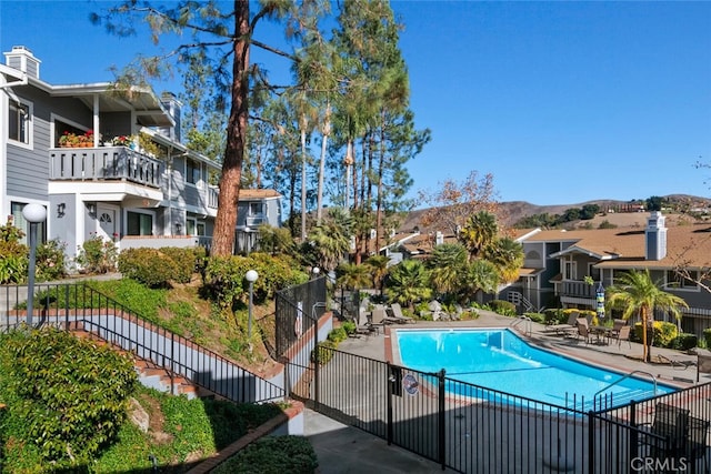 29121 Thousand Oaks Blvd Unit C, Agoura Hills, CA 91301 - community pool with a patio area and a residential view