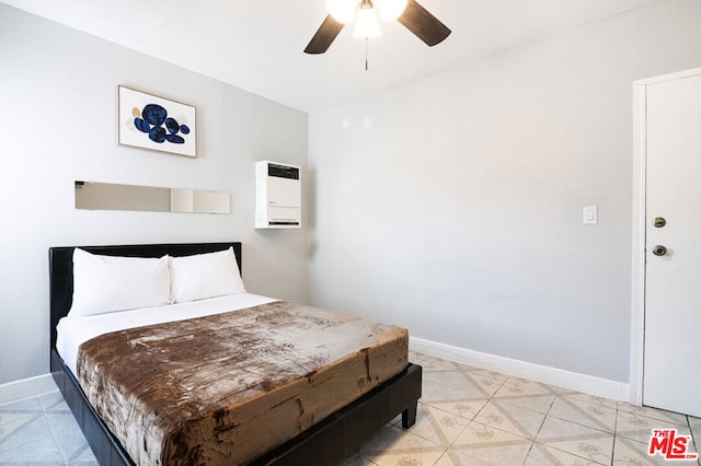 bedroom with ceiling fan