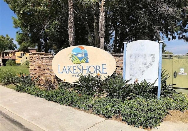 view of community / neighborhood sign