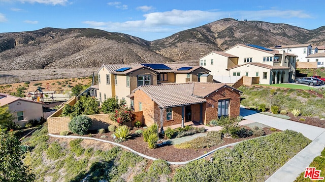 view of front of property featuring a mountain view