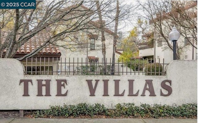 view of community / neighborhood sign