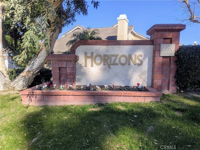 view of community / neighborhood sign