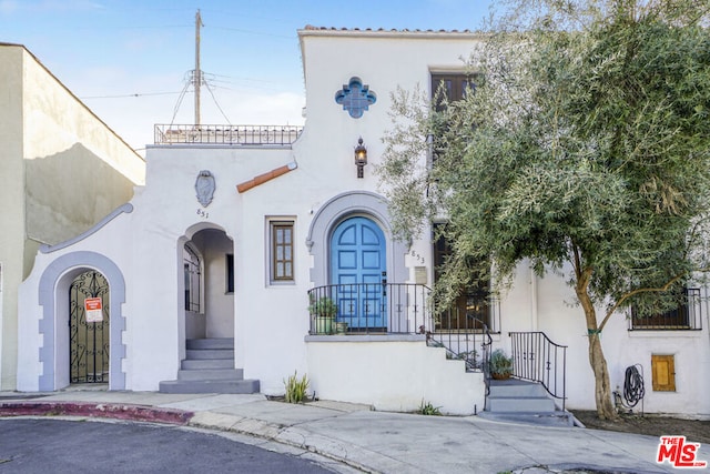 view of mediterranean / spanish-style home