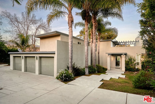 view of front facade with a garage