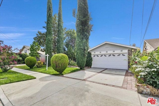 view of front of property with a front yard