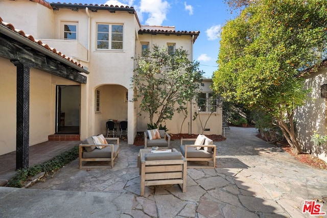 view of patio featuring an outdoor hangout area