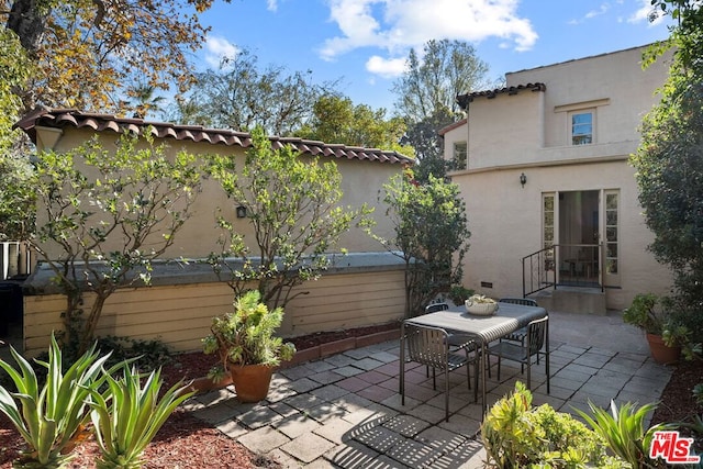 view of patio featuring a hot tub