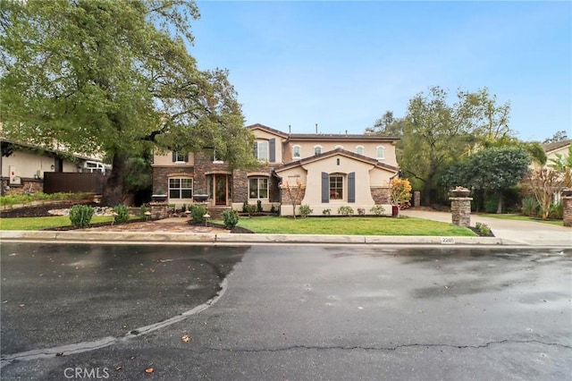 view of front of home with a front lawn