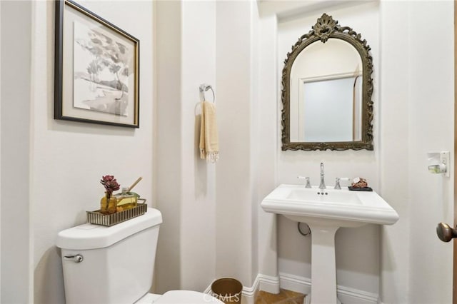 bathroom featuring sink and toilet