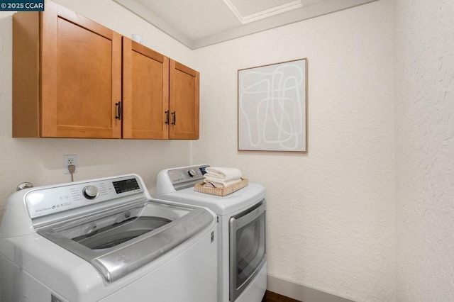 washroom featuring cabinets and washing machine and clothes dryer