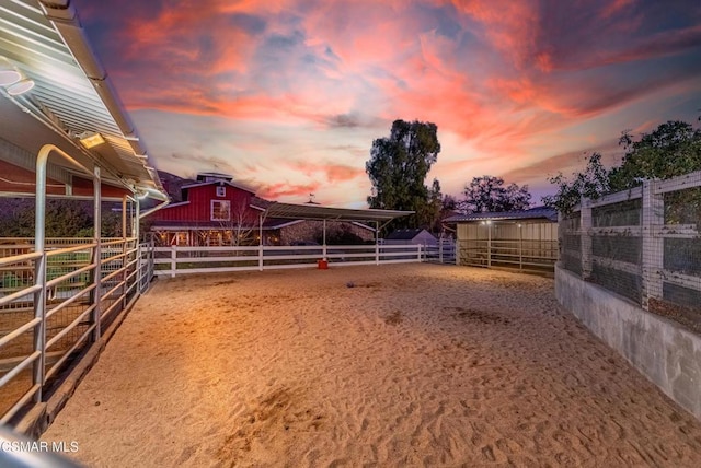 view of yard at dusk